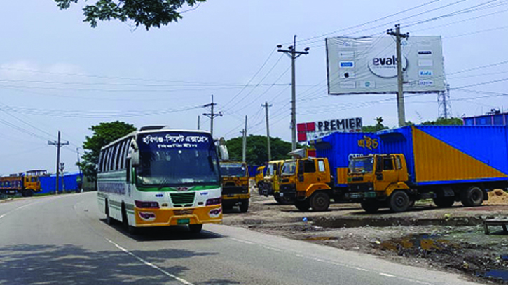হবিগঞ্জে বাস-মিনিবাস বন্ধ, চরম ভোগান্তি