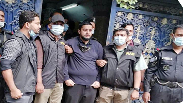 সেলসম্যান থেকে হাজার কোটি টাকার মালিক গোল্ডেন মনির