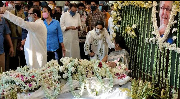 অন্তিম শয়ানে ‘অপু’, বাঁধভাঙা আবেগে চিরবিদায়
