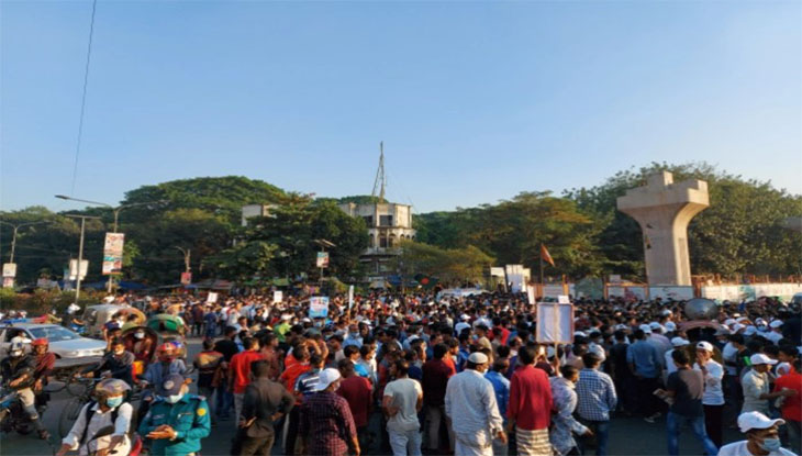 মামুনুল-ফয়জুলকে গ্রেপ্তারের দাবিতে শাহবাগ অবরোধ