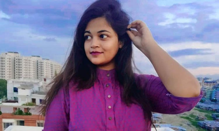 ৯ তলা ভবনের ছাদ থেকে লাফ দিয়ে তরুণীর আত্মহনন