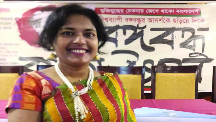 কুষ্টিয়ায় পৌর নির্বাচনে লড়ছেন কবি ফারহানা হৃদয়িনী