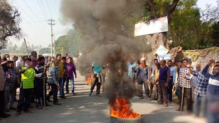 গাইবান্ধায় চিনিকল শ্রমিকদের বিক্ষোভ