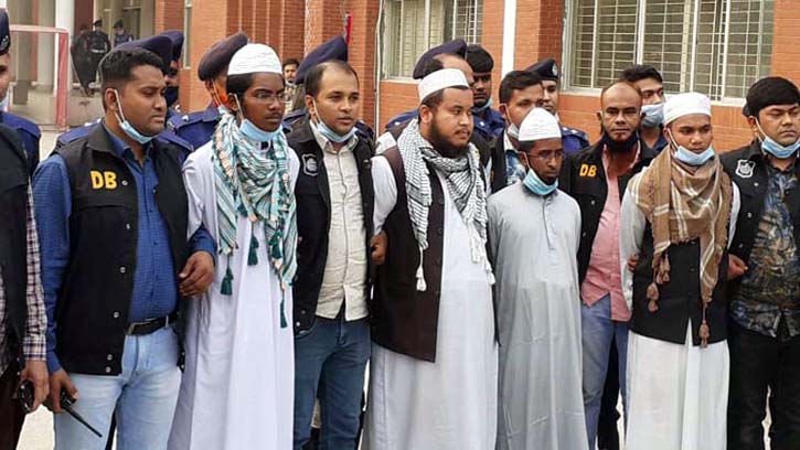 মাওলানা মামুনুল ও ফয়জুল করিমের বয়ানে উদ্বুদ্ধ হয়ে ভাস্কর্য ভাঙচুর