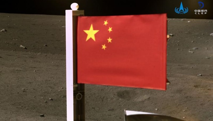 চাঁদে পতাকা ওড়ালো চীন