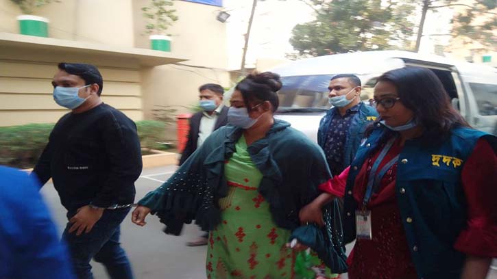 এবার দুদকের রিমান্ডে পাপিয়া দম্পতি
