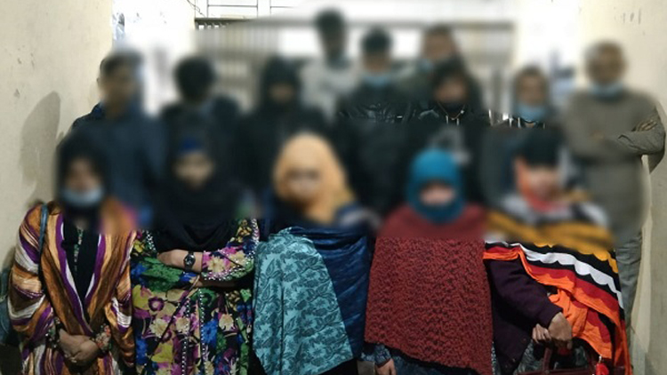 দক্ষিন সুরমার আবাসিক হোটেল থেকে ৫ যুবতীসহ আটক ১৪