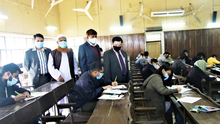শাবিতে স্বাস্থ্যবিধি মেনে সেমিস্টার ফাইনাল পরীক্ষা শুরু