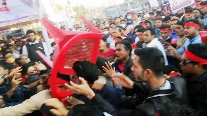 চট্টগ্রামের যুবলীগের দু’গ্রুপের মারামারি, সাংবাদিকসহ আহত ৭