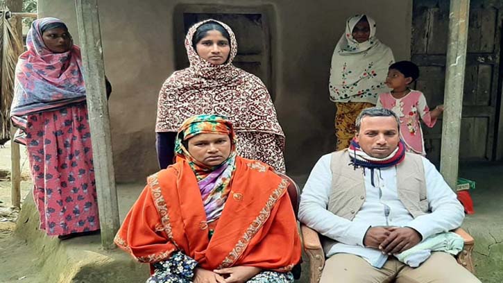 তিন যুগ পর স্বজনদের খোঁজ পেলেন হাসিনা