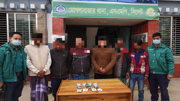 মোগলাবাজার থেকে ৬ জুয়াড়ি আটক