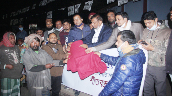 প্রেস মালিক কল্যাণ সমিতির শীতবস্ত্র বিতরন