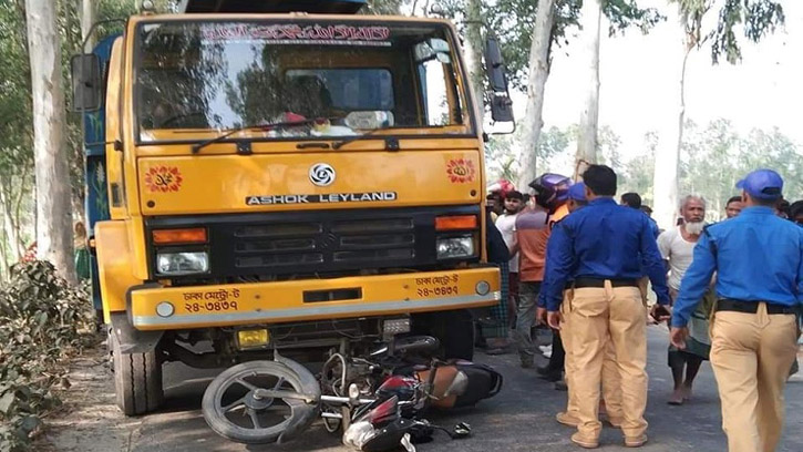 লালমনিরহাটে ট্রাকচাপায় দুই পুলিশ কর্মকর্তার মৃত্যু