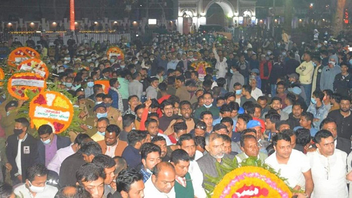 সিলেট শহিদমিনারে মানুষের ঢল