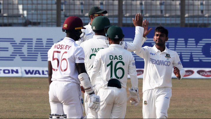 শেষ দিনে টাইগারদের চাই ৭ উইকেট