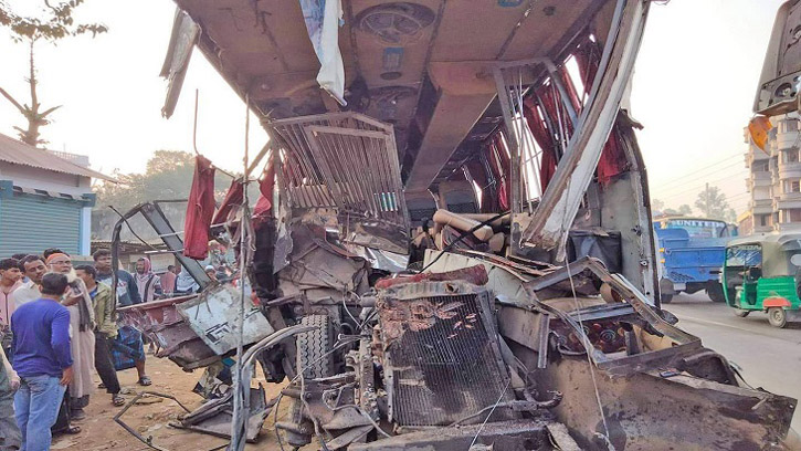 বগুড়ায় বাস-ট্রাক সংঘর্ষে নিহত ৬