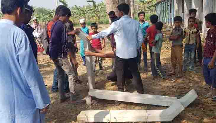 মাগুরায় ভাষা দিবসে শহীদ মিনার ভাঙচুর