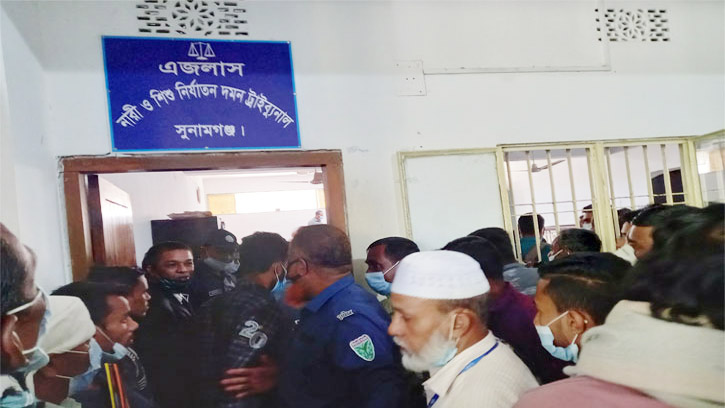 সুনামগঞ্জে ব্যতিক্রমী রায় : স্ত্রী-সন্তানের কাছে ৫৪ জন, ১১জনের দণ্ড