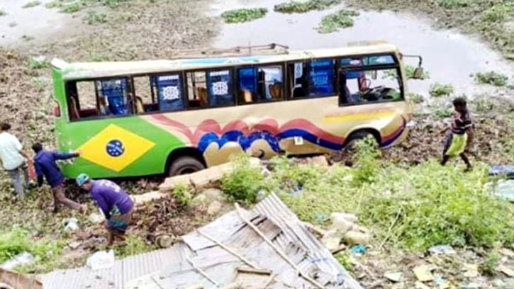 সুনামগঞ্জে বাস খাদে পড়ে আহত ১৫