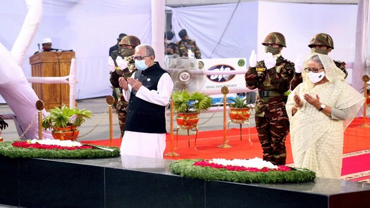 বঙ্গবন্ধুর প্রতিকৃতিতে রাষ্ট্রপতি ও প্রধানমন্ত্রীর শ্রদ্ধা