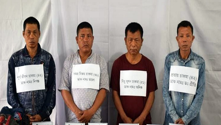 খাগড়াছড়িতে অস্ত্র ও গুলিসহ আটক ৪