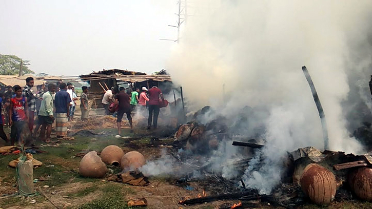 জগন্নাথপুরে শুঁটকির গুদামে আগুন