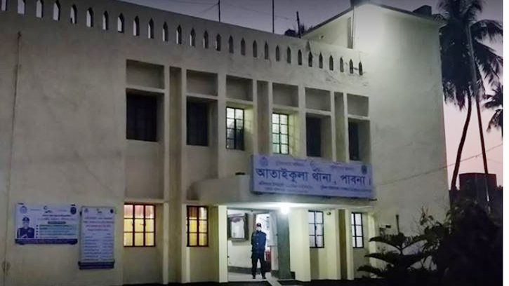 নিজের পিস্তলের গুলিতে পুলিশ কর্মকর্তার আত্মহত্যা