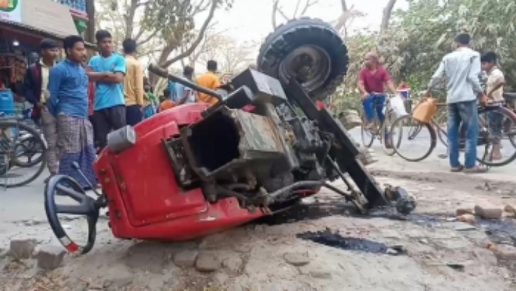 ট্রাক্টরের চাকায় পিষ্ট হয়ে চালকের মৃত্যু