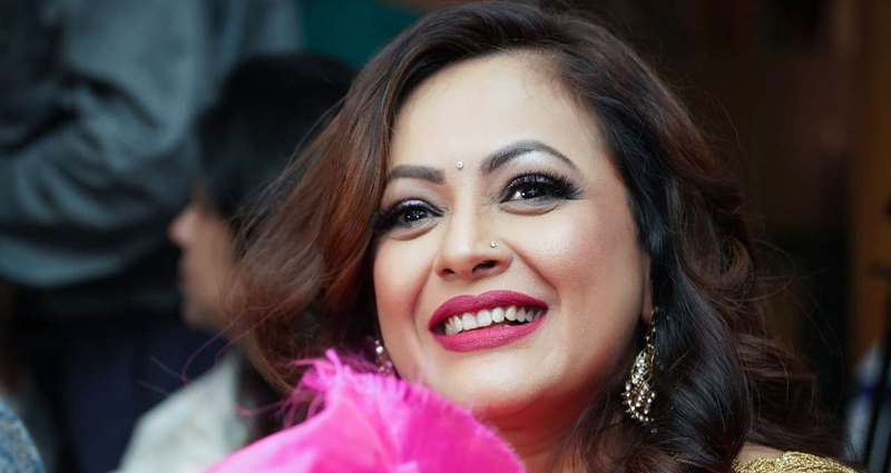 ভক্তদের মন্তব্য উপভোগ করেন শ্রীলেখা