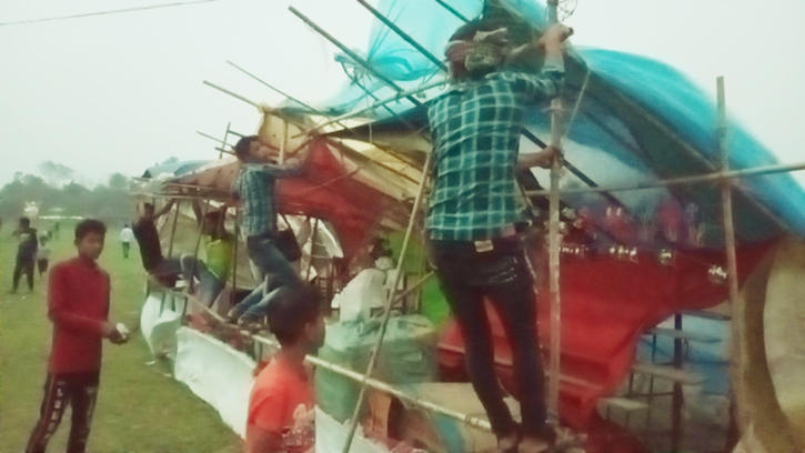 ঝড়ে পণ্ড শাহ আব্দুল করিম লোক উৎসব