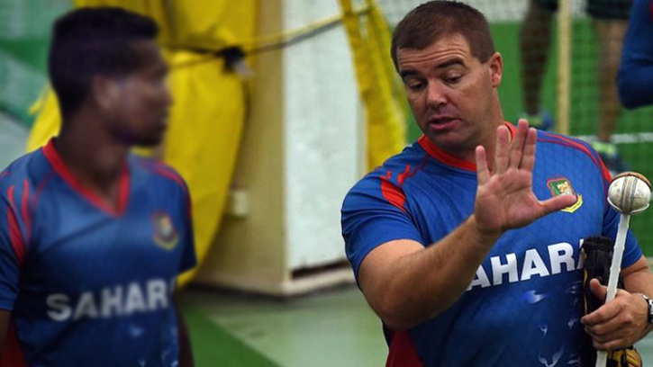 দুর্নীতির দায়ে ৮ বছর নিষিদ্ধ হলেন হিথ স্ট্রিক