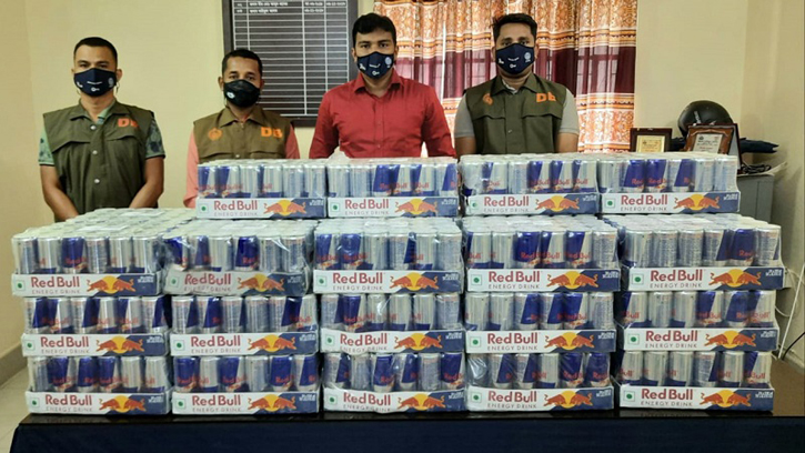 গোয়াইনঘাটে পিকআপভর্তি ভারতীয় পণ্য আটক