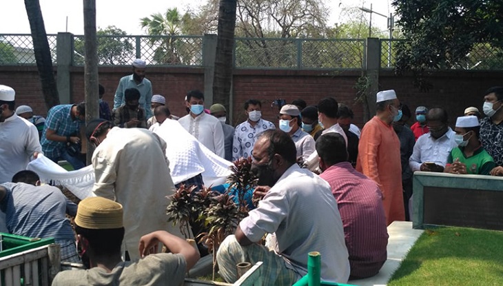 বনানী কবরস্থানে সমাহিত হলেন কবরী