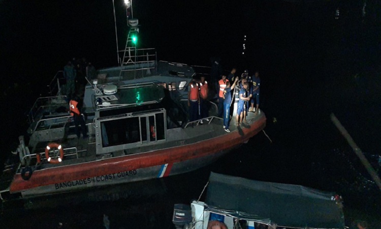 শীতলক্ষ্যায় ডুবে যাওয়া লঞ্চ উদ্ধার, নিহত বেড়ে ২৬