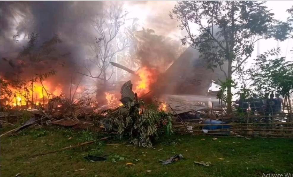 ফিলিপাইনে ৮৫ আরোহী নিয়ে সামরিক বিমান বিধ্বস্ত