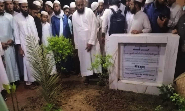 বাবুনগরে নয়, হাটাহাজারীতেই বাবুনগরীর দাফন সম্পন্ন