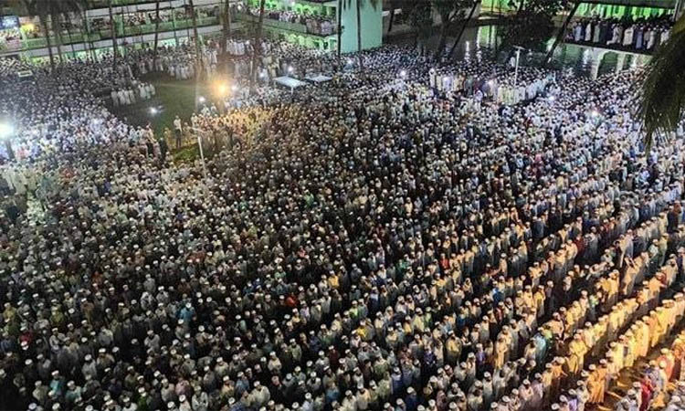 আল্লামা জুনায়েদ বাবুনগরীর জানাজা সম্পন্নঃ বাবুনগরে দাফন