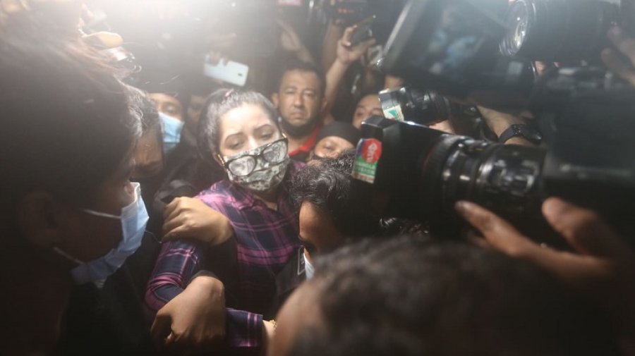 র‌্যাবের হাতে পরী আটক, বিপুল বিদেশী মদ জব্দ