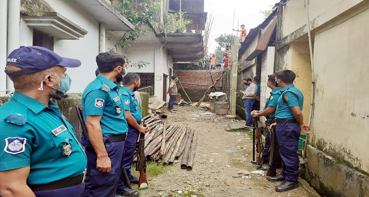 উপশহরে অবৈধ স্থাপনা গুড়িয়ে দিয়েছে সিটি করপোরেশন