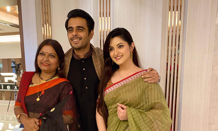 সাড়া দেননি, পাশে দাঁড়াননি চয়নিকা চৌধুরী