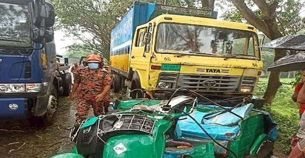 হবিগঞ্জে কাভার্ড ভ্যান ও অটোরিকশার মুখোমুখি সংঘর্ষ: নিহত ৬
