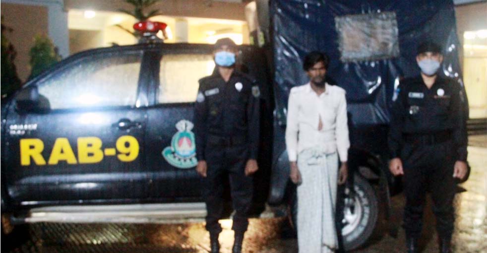 সিলেট নগরীতে ইয়াবা ও গাঁজাসহ মাদক ব্যবসায়ী আটক