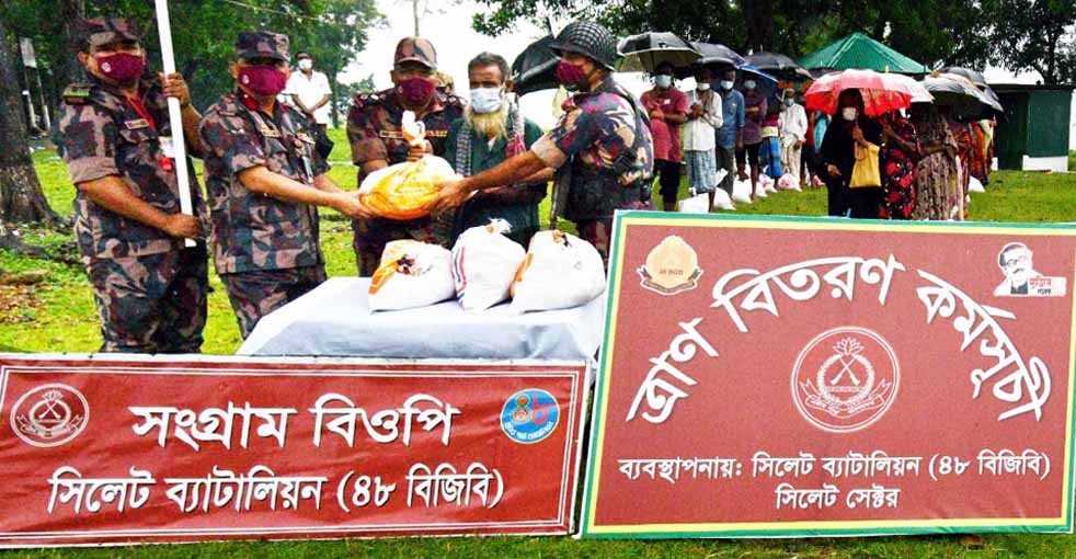 শোক দিবসে ৭৫ টি পরিবারকে সিলেট ৪৮ বিজিবি’র খাদ্য সহায়তা প্রদান