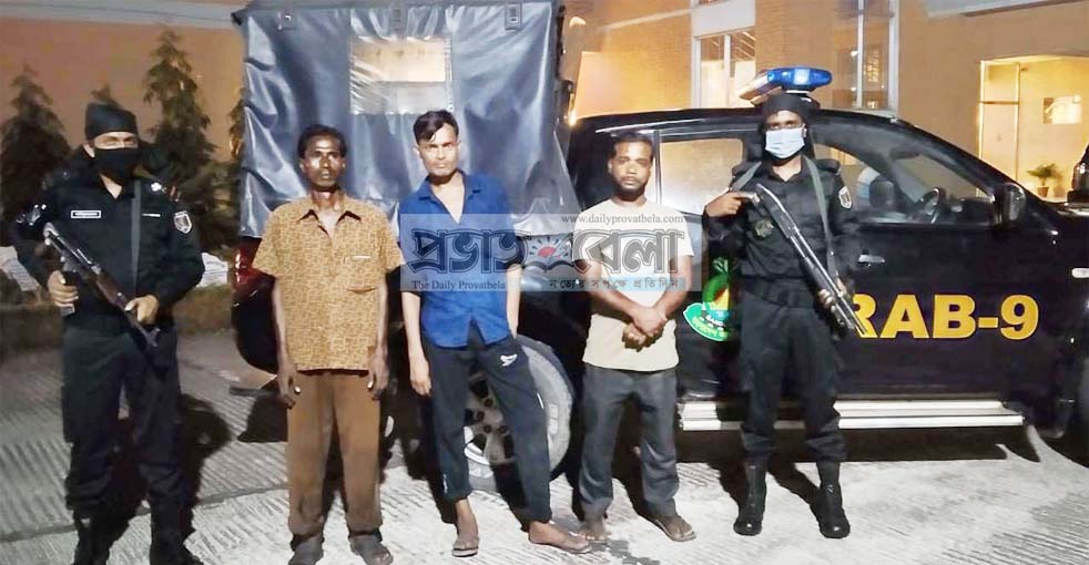 সিলেট নগরীর কাষ্ঠঘর থেকে চোলাইমদ আটক ৩