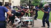 যে কারণে বরগুনায় ব্যাটিং স্টাইলে ছাত্রলীগের ওপর পুলিশের বেধড়ক লাটিচার্জ