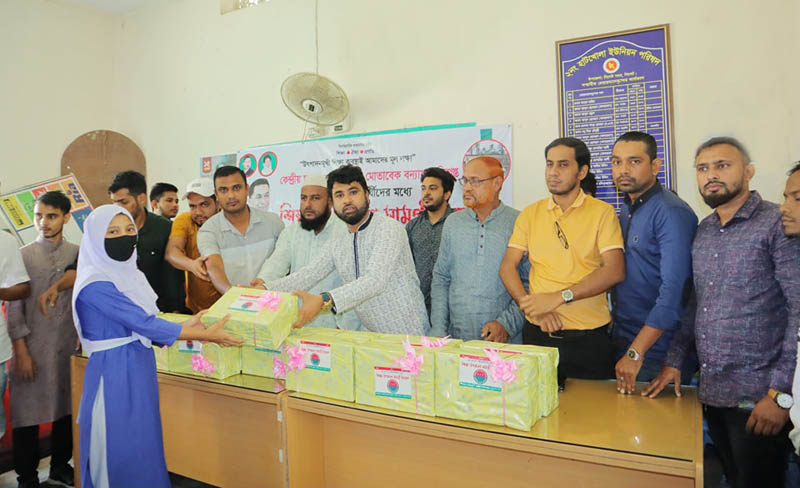 বন্যায় ক্ষতিগ্রস্ত শিক্ষার্থীদের মাঝে ছাত্রদলের শিক্ষা উপকরণ বিতরণ