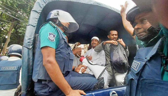 চট্টগ্রামে জামায়াত-পুলিশ সংঘর্ষের ঘটনায় মামলা, গ্রেপ্তার ৪০