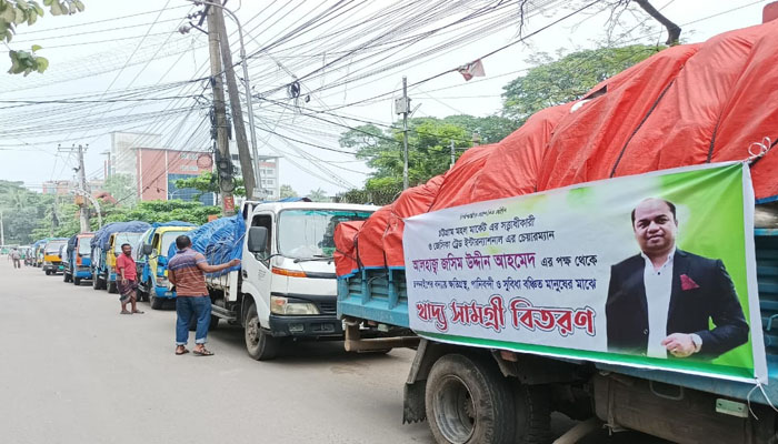 চন্দনাইশের বন্যার্তদের পাশে জেসিকা ইন্টারন্যাশনালের চেয়ারম্যান
