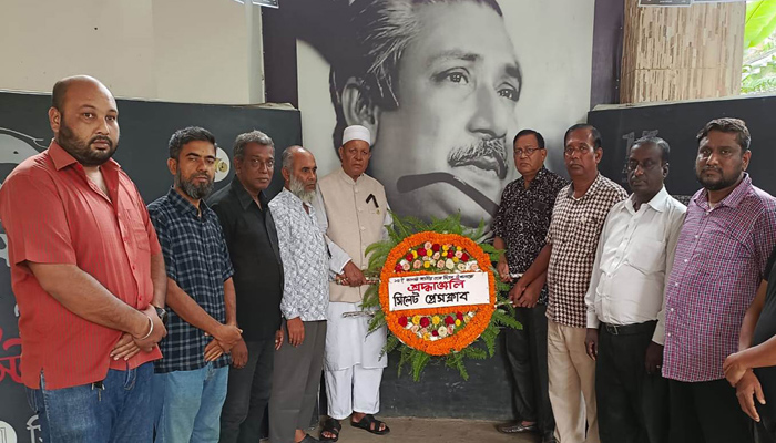 জাতীয় শোক দিবসে বঙ্গবন্ধুর প্রতিকৃতিতে সিলেট প্রেস ক্লাবের শ্রদ্ধা