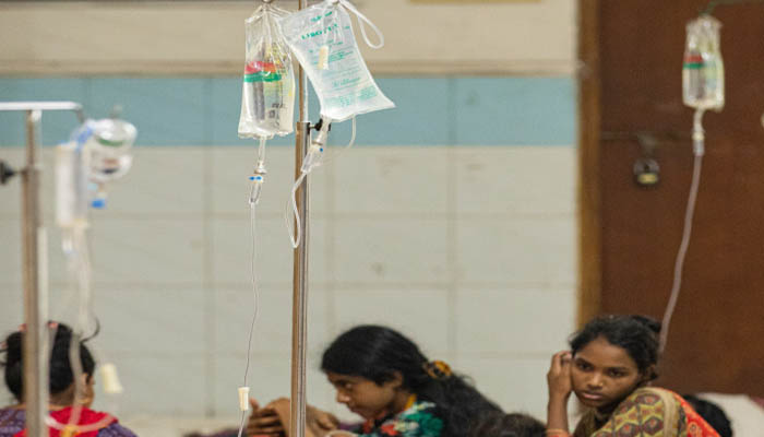 স্যালাইন সংকটে ঢাকার বেসরকারি হাসপাতাল ও ফার্মেসি